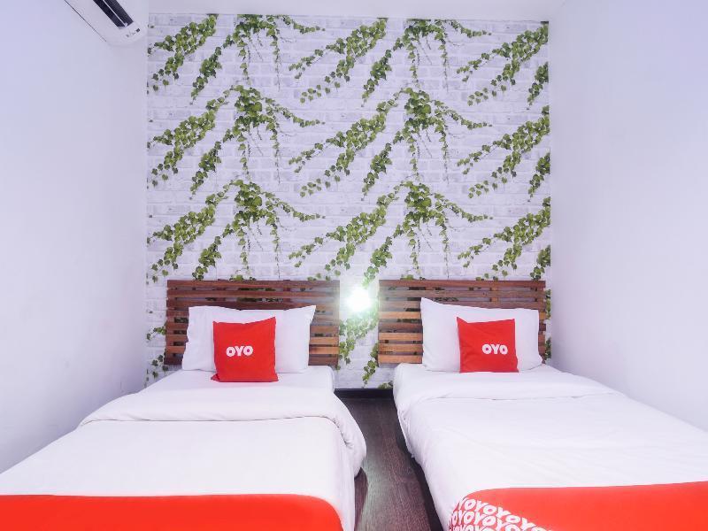 Oyo 1119 Memoire Express Hotel Кучинг Экстерьер фото