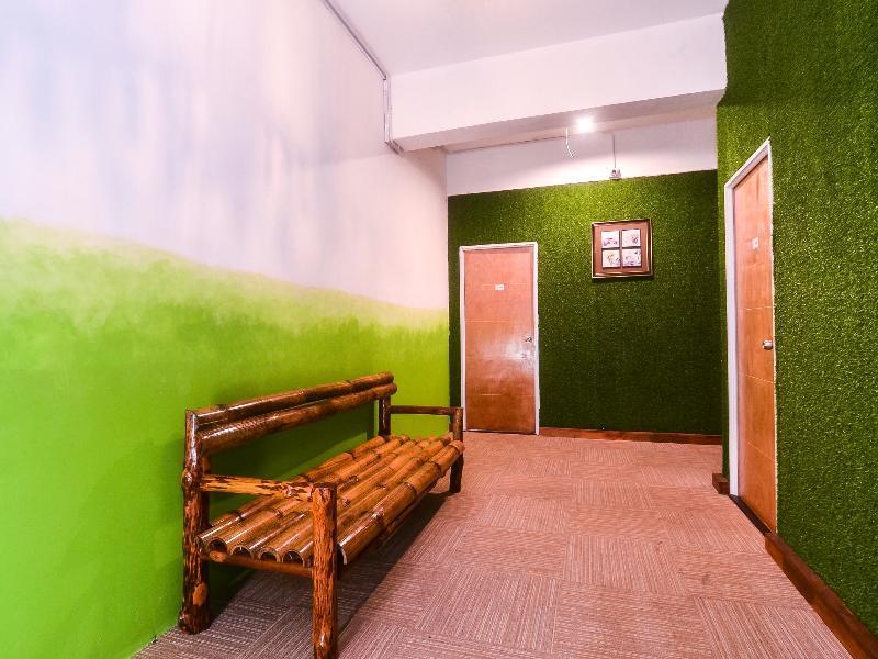 Oyo 1119 Memoire Express Hotel Кучинг Экстерьер фото