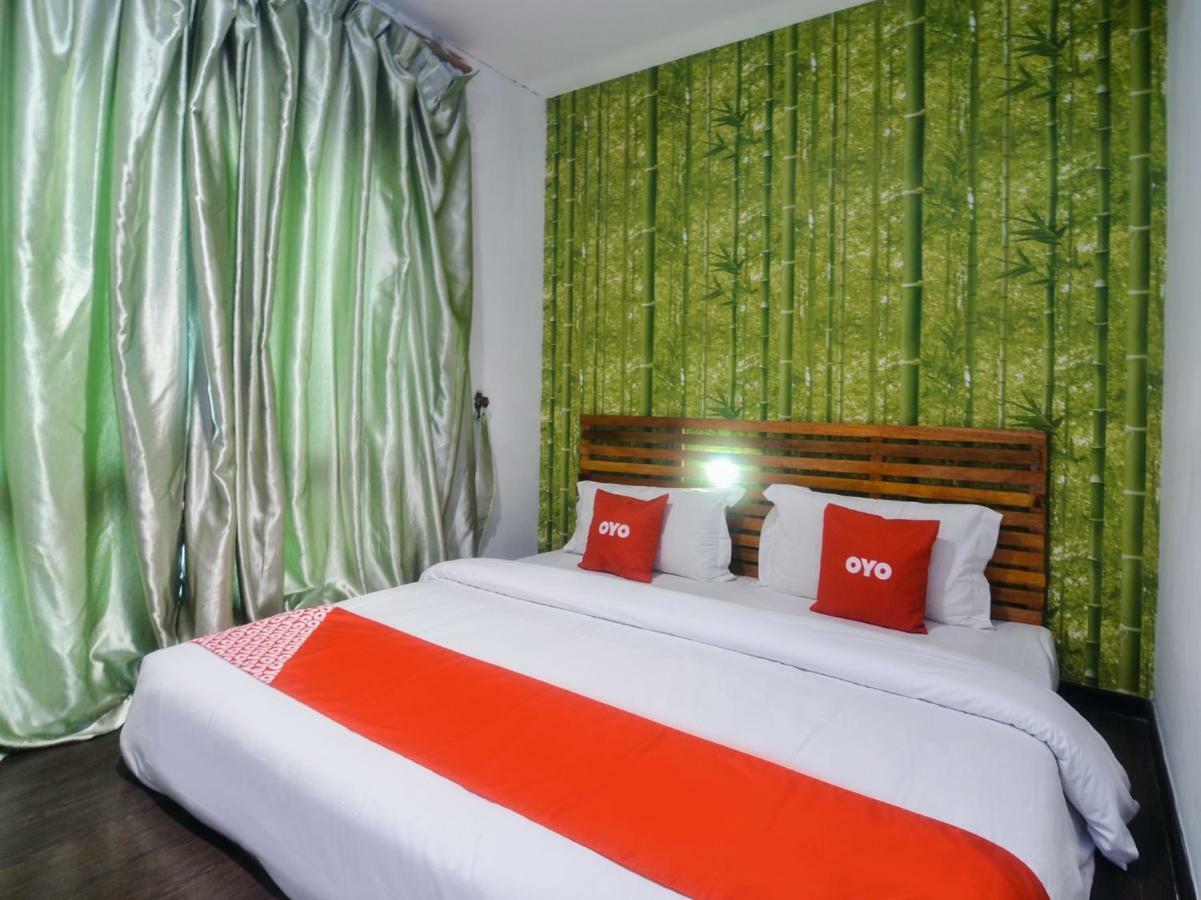 Oyo 1119 Memoire Express Hotel Кучинг Экстерьер фото
