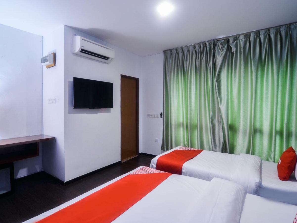 Oyo 1119 Memoire Express Hotel Кучинг Экстерьер фото