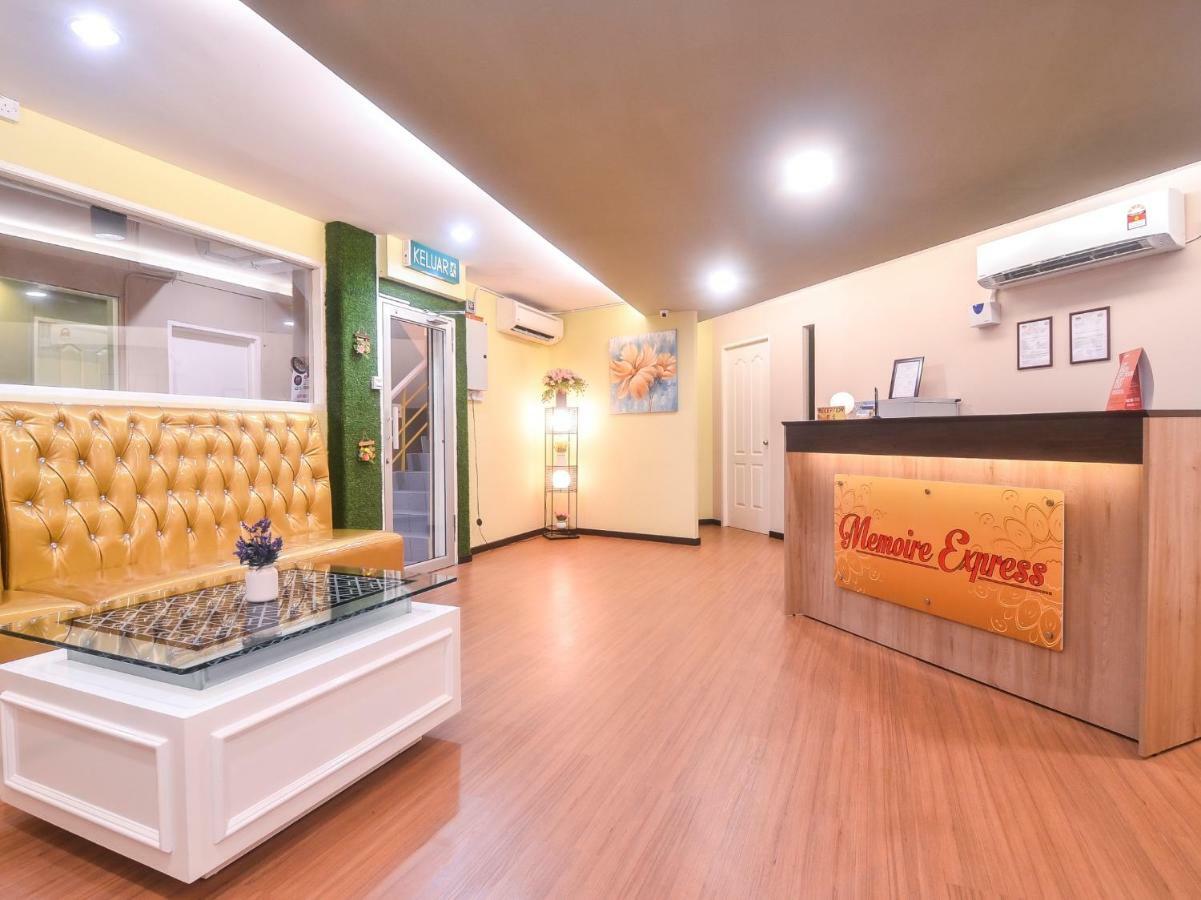 Oyo 1119 Memoire Express Hotel Кучинг Экстерьер фото