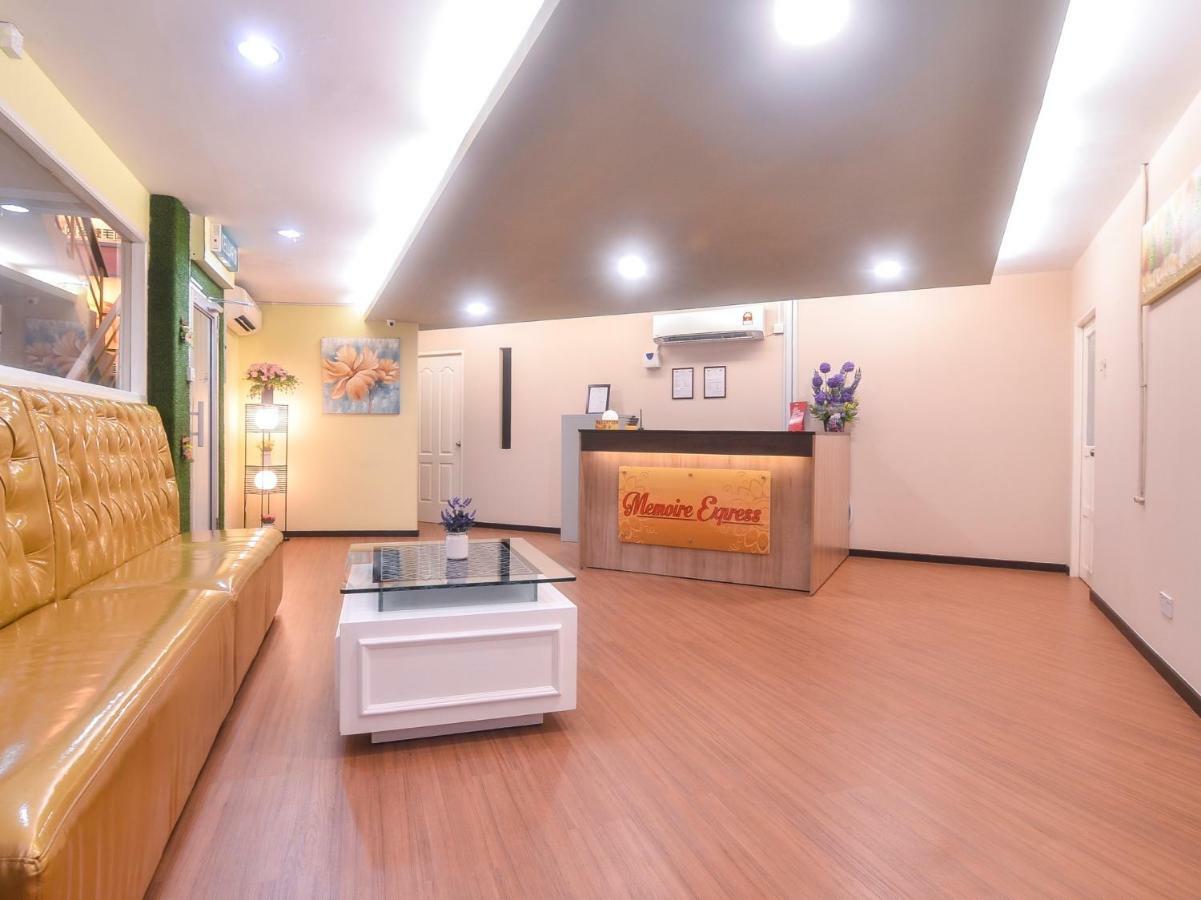 Oyo 1119 Memoire Express Hotel Кучинг Экстерьер фото
